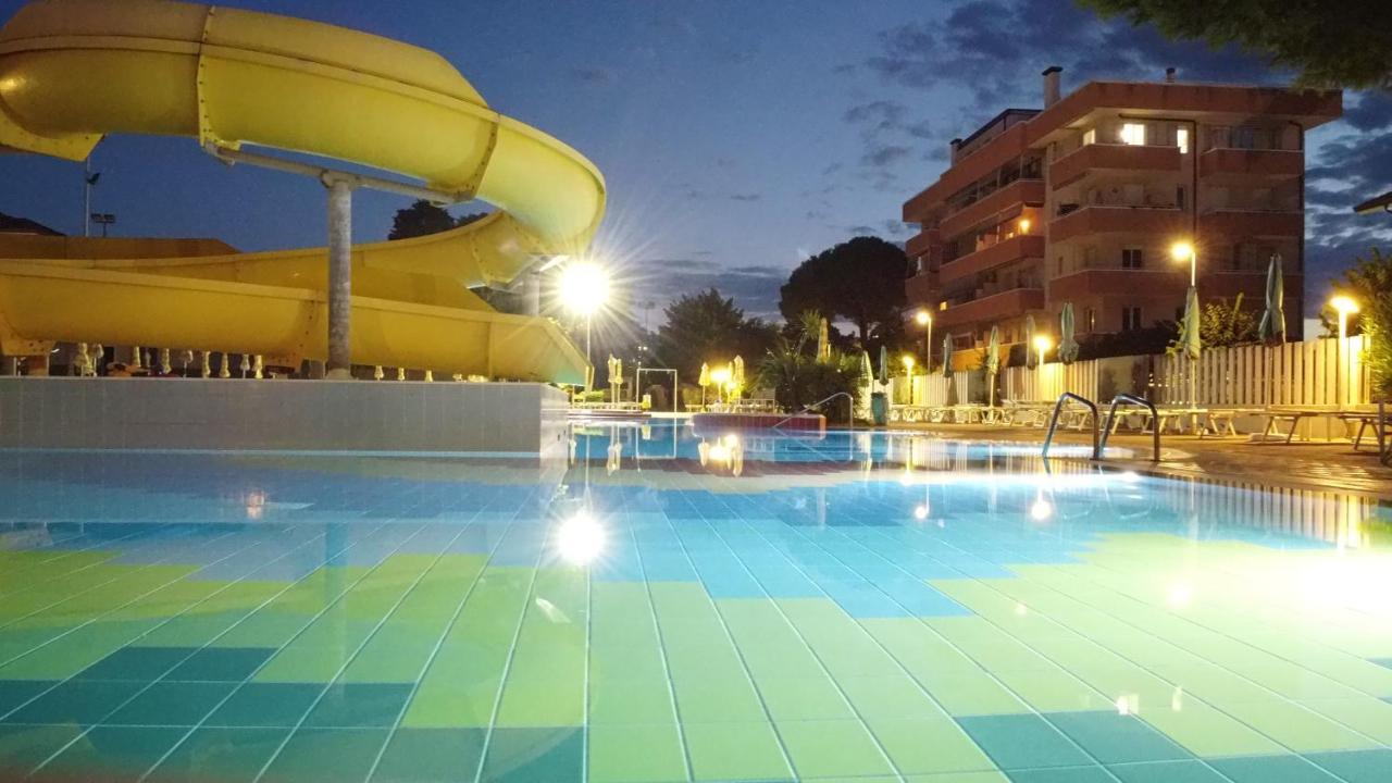 Solemare Hotel E Residence Мисано Адриатико Екстериор снимка