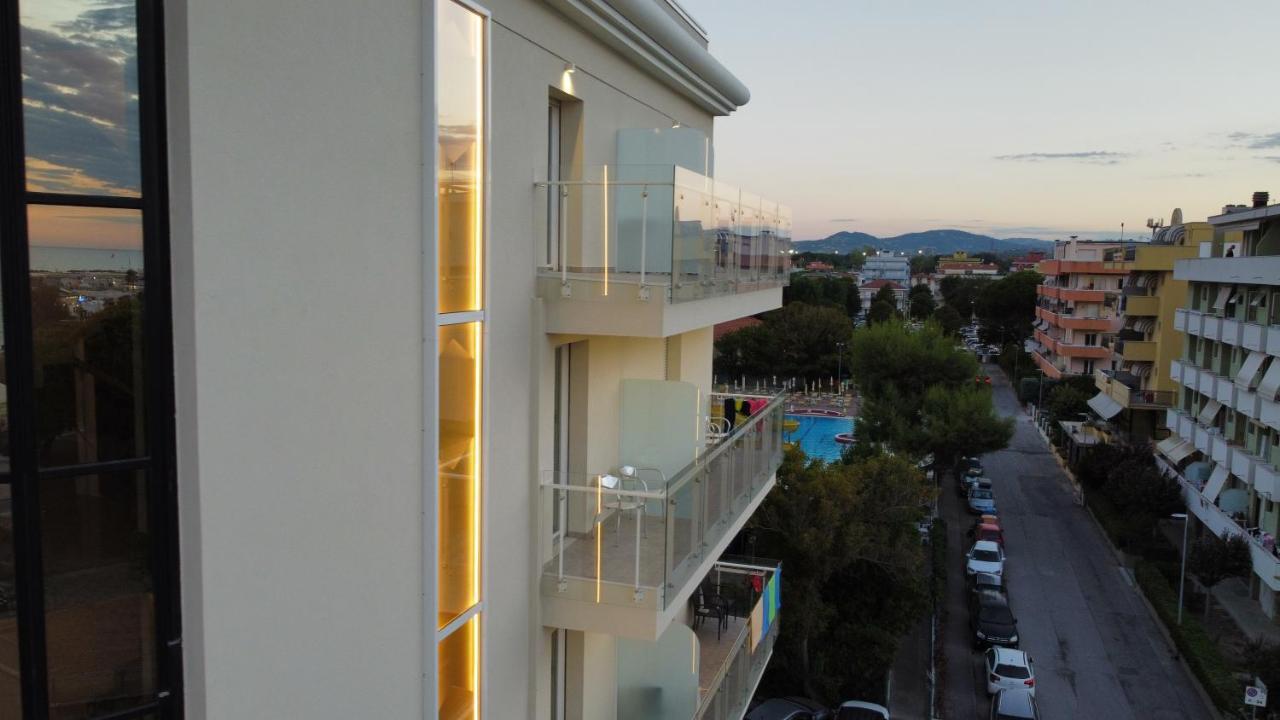 Solemare Hotel E Residence Мисано Адриатико Екстериор снимка