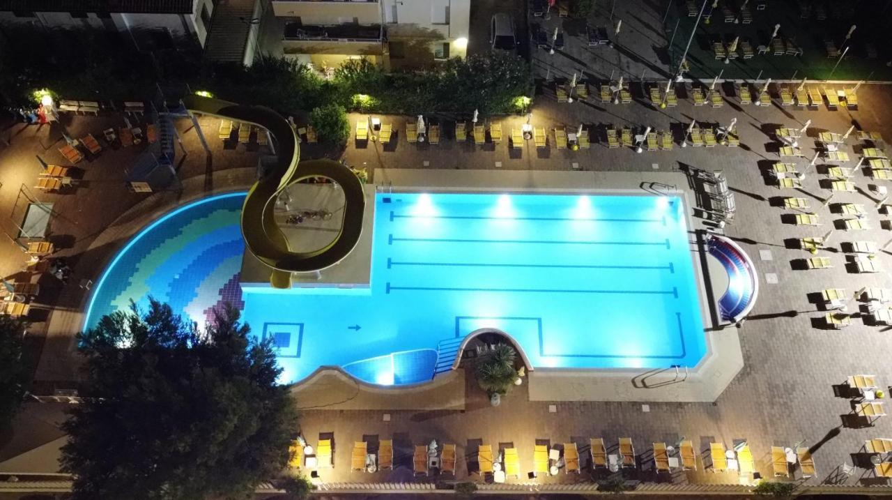 Solemare Hotel E Residence Мисано Адриатико Екстериор снимка