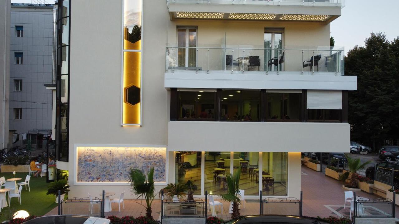 Solemare Hotel E Residence Мисано Адриатико Екстериор снимка