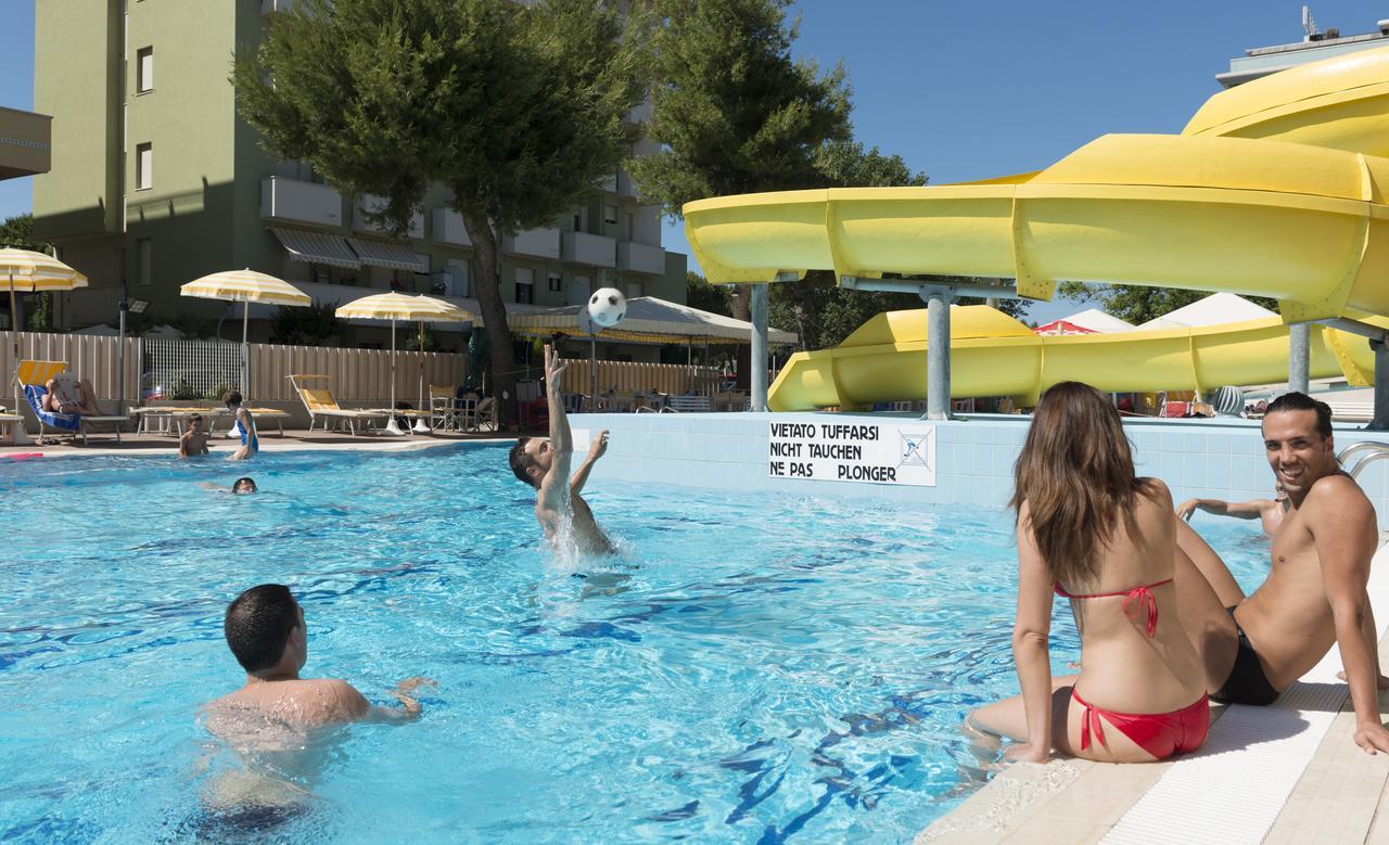 Solemare Hotel E Residence Мисано Адриатико Екстериор снимка