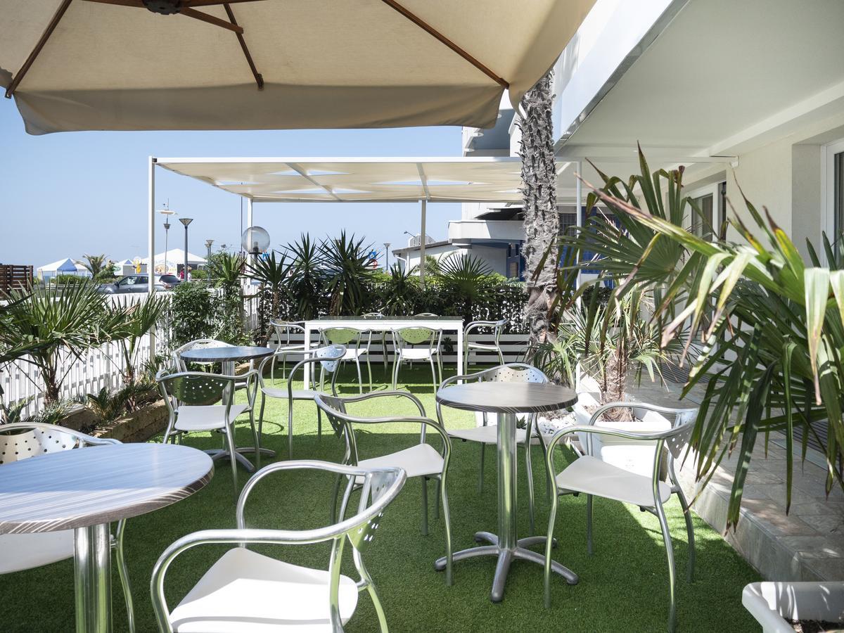 Solemare Hotel E Residence Мисано Адриатико Екстериор снимка