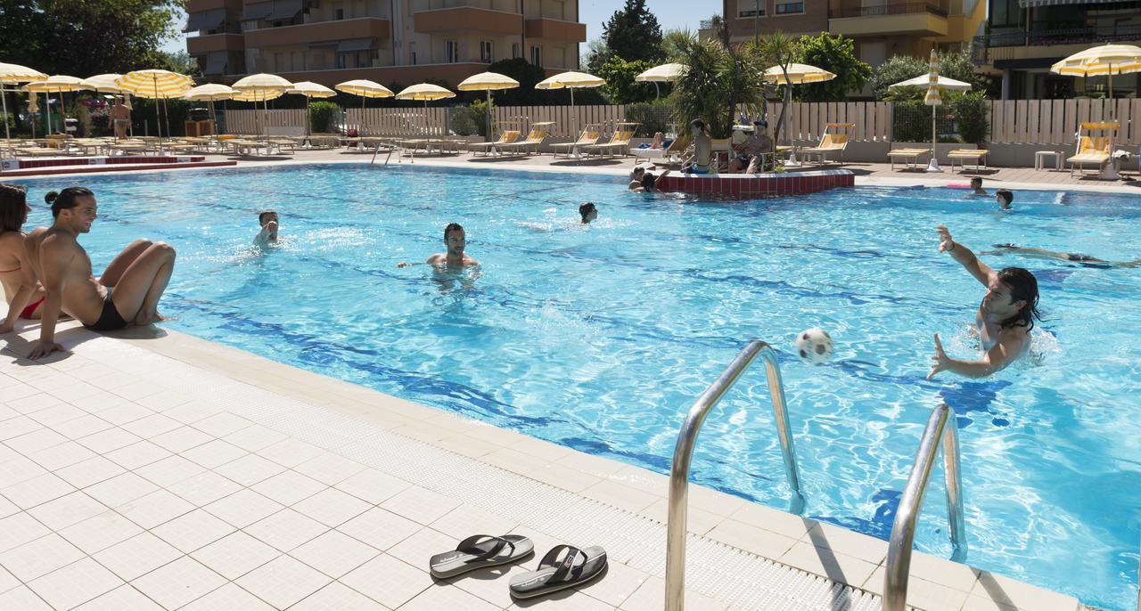 Solemare Hotel E Residence Мисано Адриатико Екстериор снимка